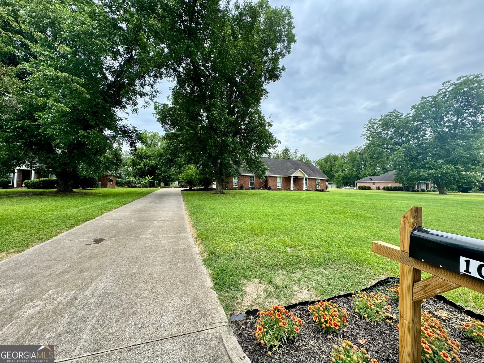 5 bedroom, 2.5 bathroom, 2,334 sq ft single family residence for sale at 104 Winchester Drive, Leesburg, GA 31763 — photo 4