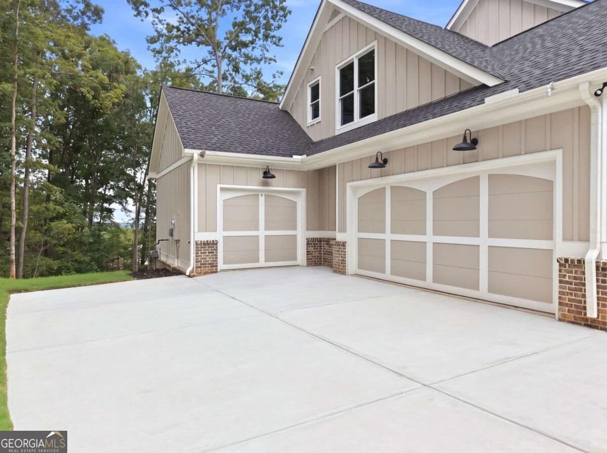 4 bedroom, 3.5 bathroom, 3,029 sq ft single family residence for sale at 6793 Winding Canyon Road, Flowery Branch, GA 30542 — photo 3