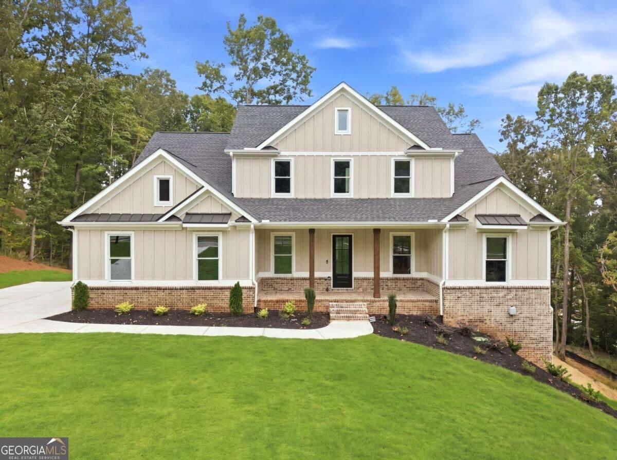4 bedroom, 3.5 bathroom, 3,029 sq ft single family residence for sale at 6793 Winding Canyon Road, Flowery Branch, GA 30542 — photo 4