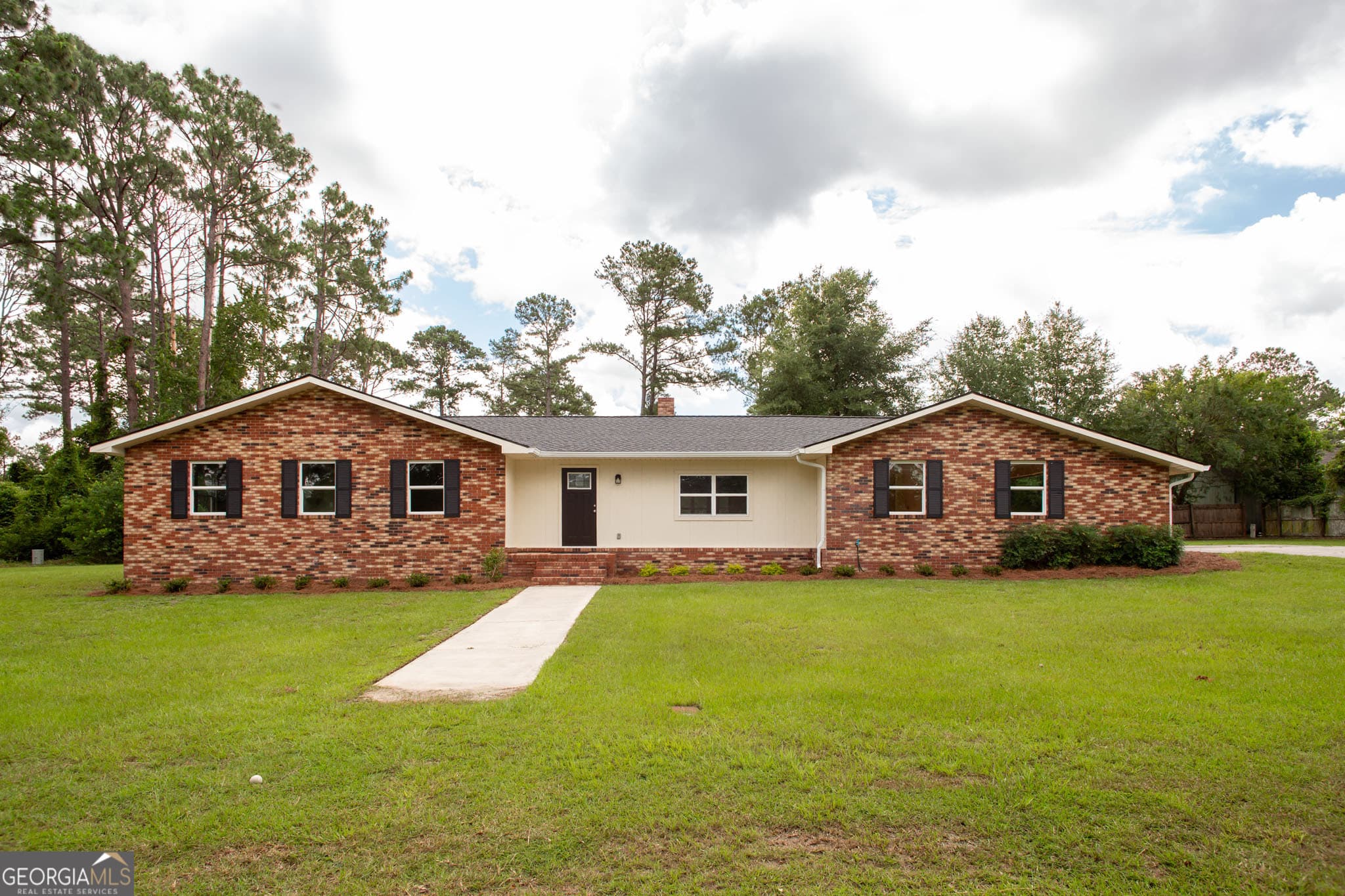 3 bedroom, 2 bathroom, 1,963 sq ft single family residence for sale at 2608 Winchester Road, Waycross, GA 31501 — photo 1 of 42