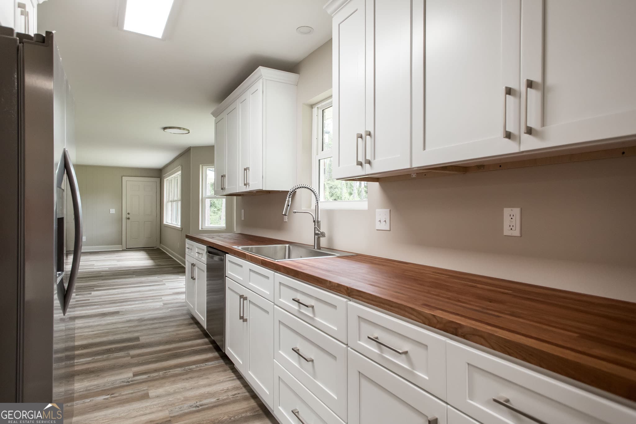 3 bedroom, 2 bathroom, 1,963 sq ft single family residence for sale at 2608 Winchester Road, Waycross, GA 31501 — photo 9