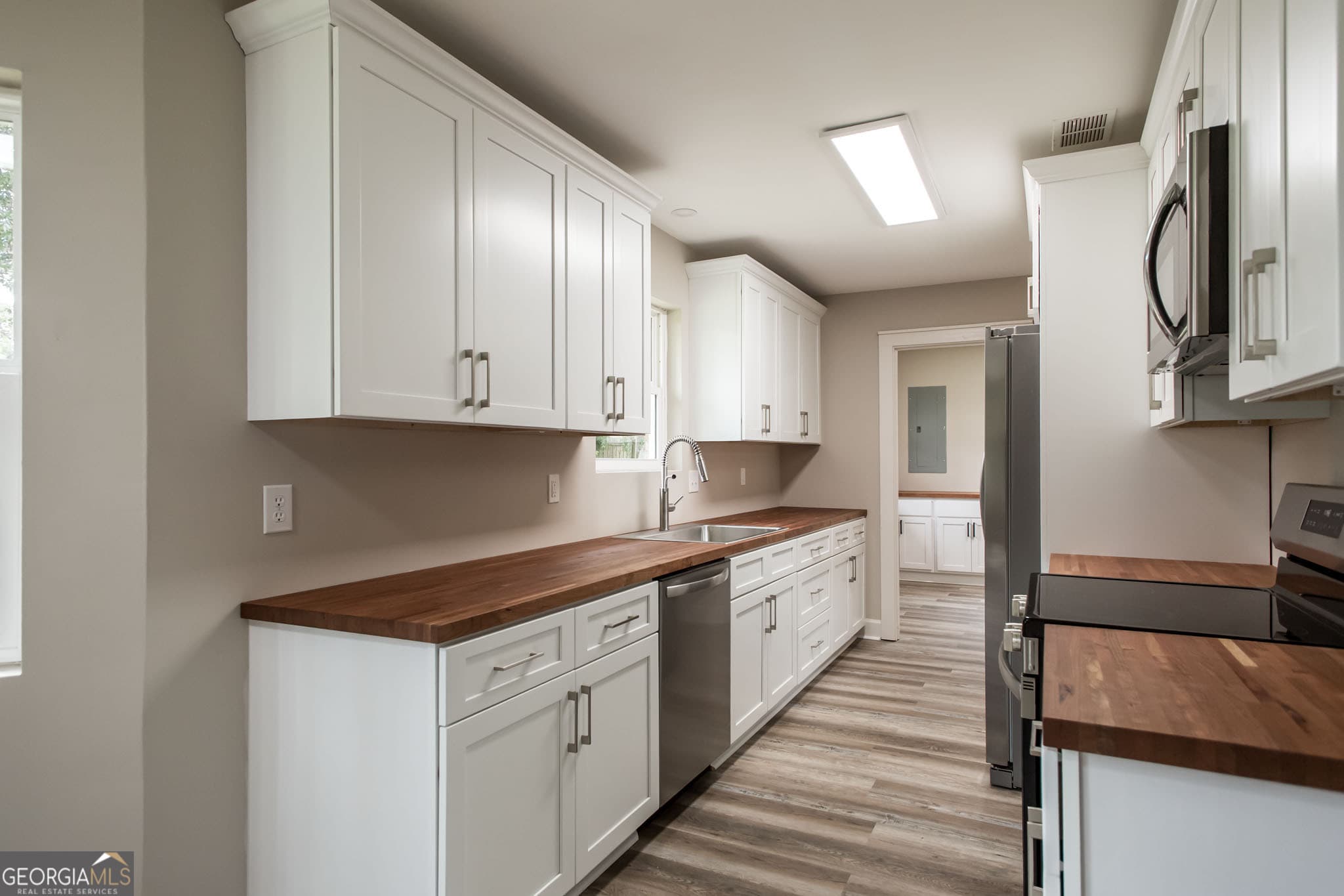 3 bedroom, 2 bathroom, 1,963 sq ft single family residence for sale at 2608 Winchester Road, Waycross, GA 31501 — photo 10