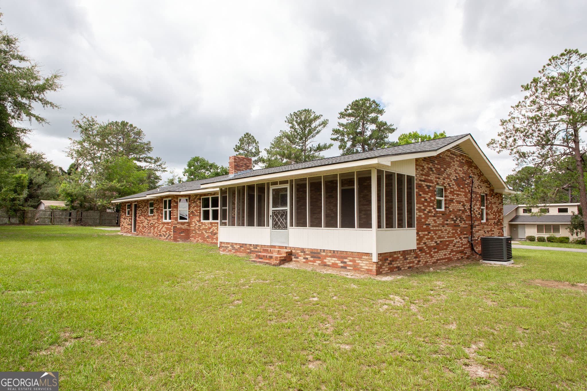 3 bedroom, 2 bathroom, 1,963 sq ft single family residence for sale at 2608 Winchester Road, Waycross, GA 31501 — photo 4