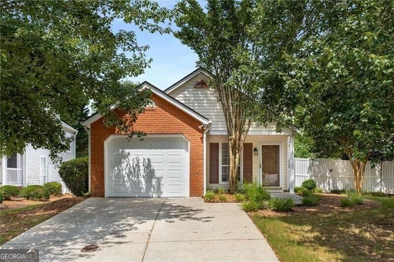 2 bedroom, 2 bathroom, 1,231 sq ft single family residence for rent at 13387 Aventide Lane, Alpharetta, GA 30004 for $2,100 a month — photo 1 of 1