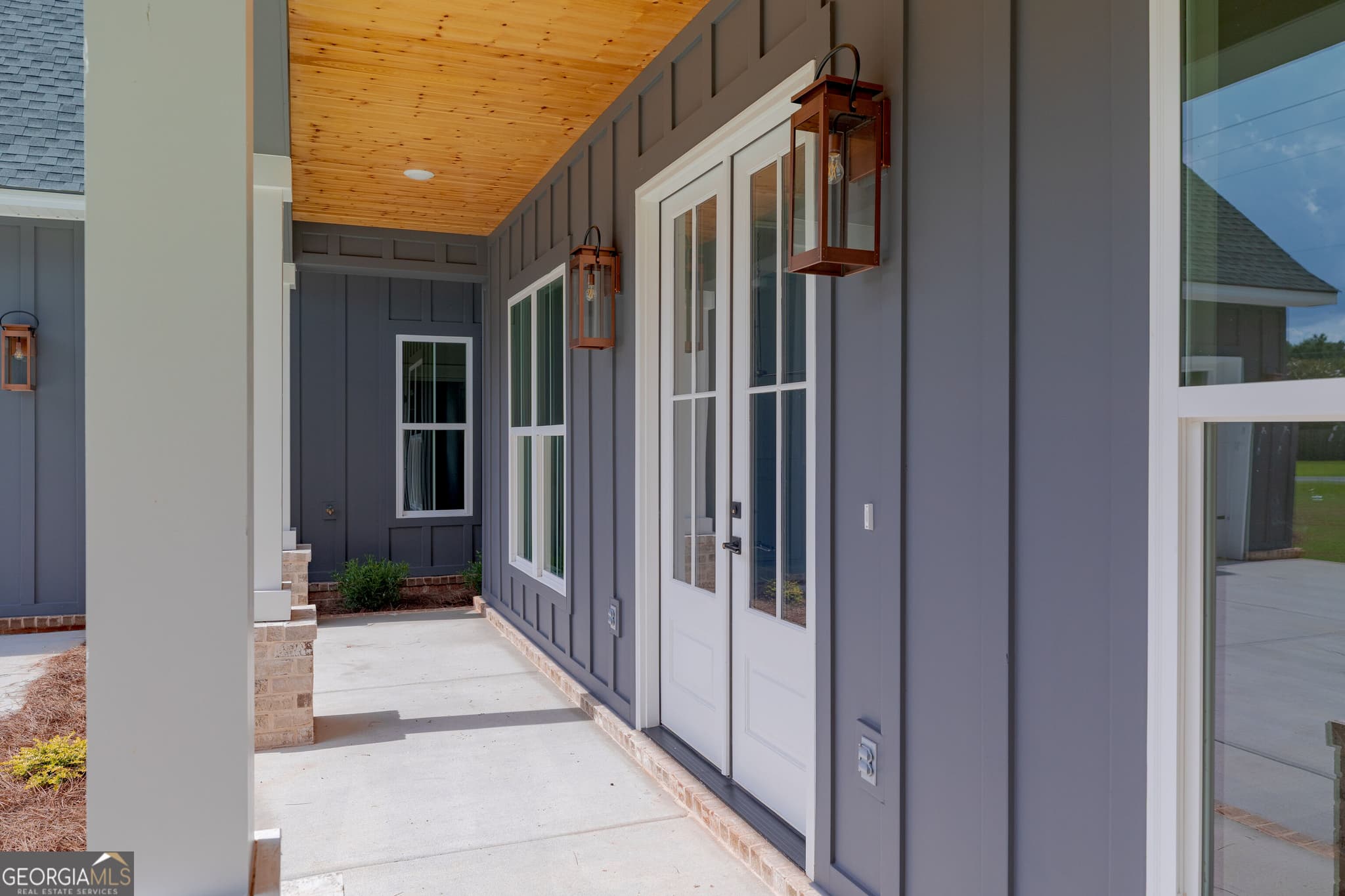 4 bedroom, 2.5 bathroom, 2,100 sq ft single family residence for sale at 1004 Country Club Road, Perry, GA 31069 — photo 2