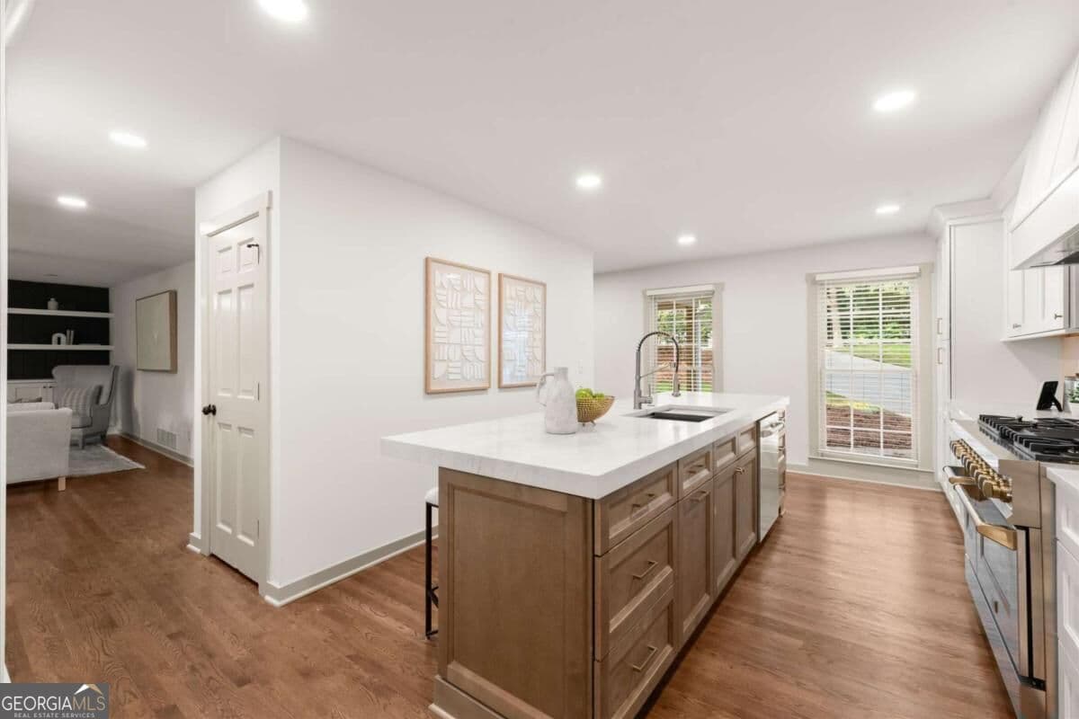 5 bedroom, 4.5 bathroom, 4,184 sq ft single family residence for sale at 5177 Riverhill Road, Marietta, GA 30068 — photo 6
