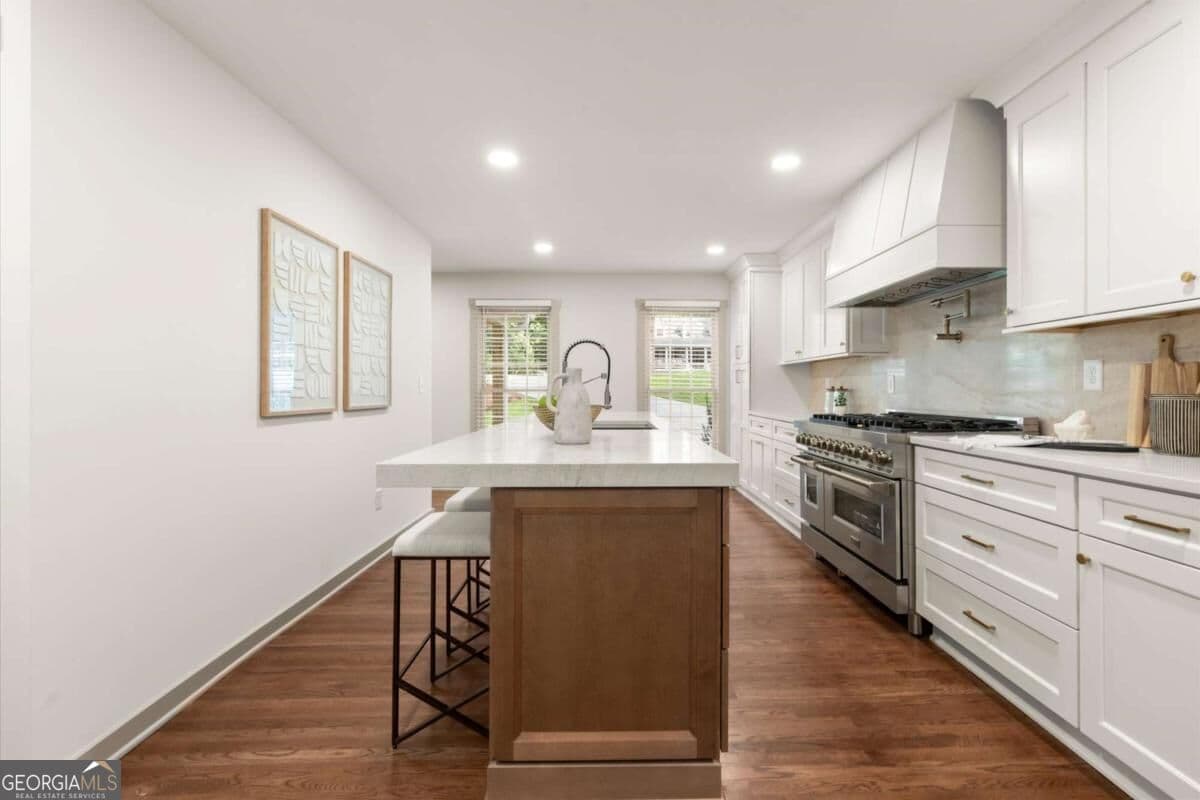 5 bedroom, 4.5 bathroom, 4,184 sq ft single family residence for sale at 5177 Riverhill Road, Marietta, GA 30068 — photo 7