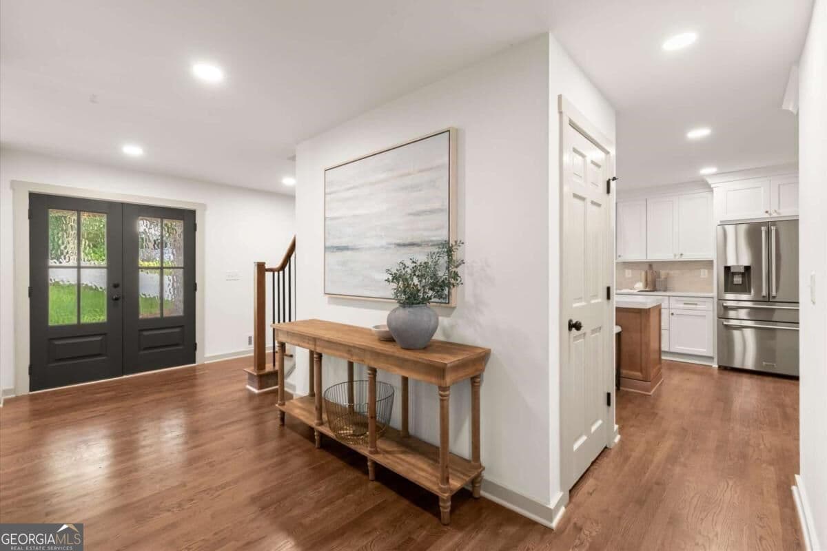 5 bedroom, 4.5 bathroom, 4,184 sq ft single family residence for sale at 5177 Riverhill Road, Marietta, GA 30068 — photo 3