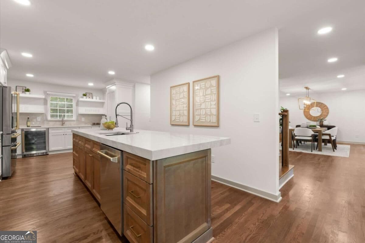 5 bedroom, 4.5 bathroom, 4,184 sq ft single family residence for sale at 5177 Riverhill Road, Marietta, GA 30068 — photo 9