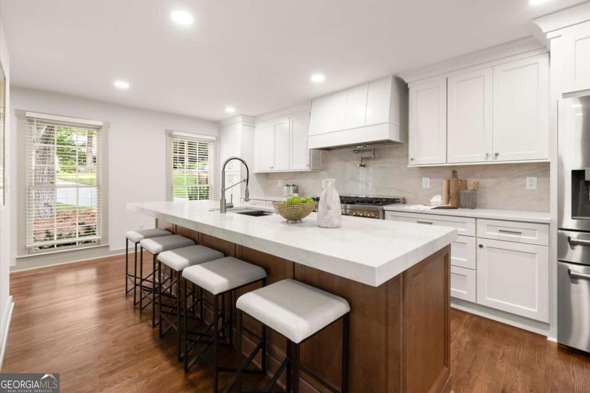 5 bedroom, 4.5 bathroom, 4,184 sq ft single family residence for sale at 5177 Riverhill Road, Marietta, GA 30068 — photo 4