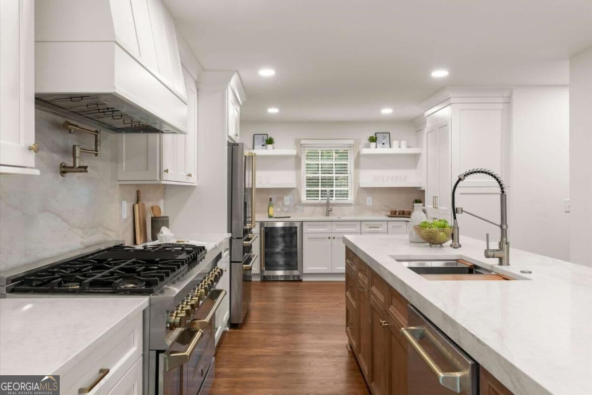 5 bedroom, 4.5 bathroom, 4,184 sq ft single family residence for sale at 5177 Riverhill Road, Marietta, GA 30068 — photo 8