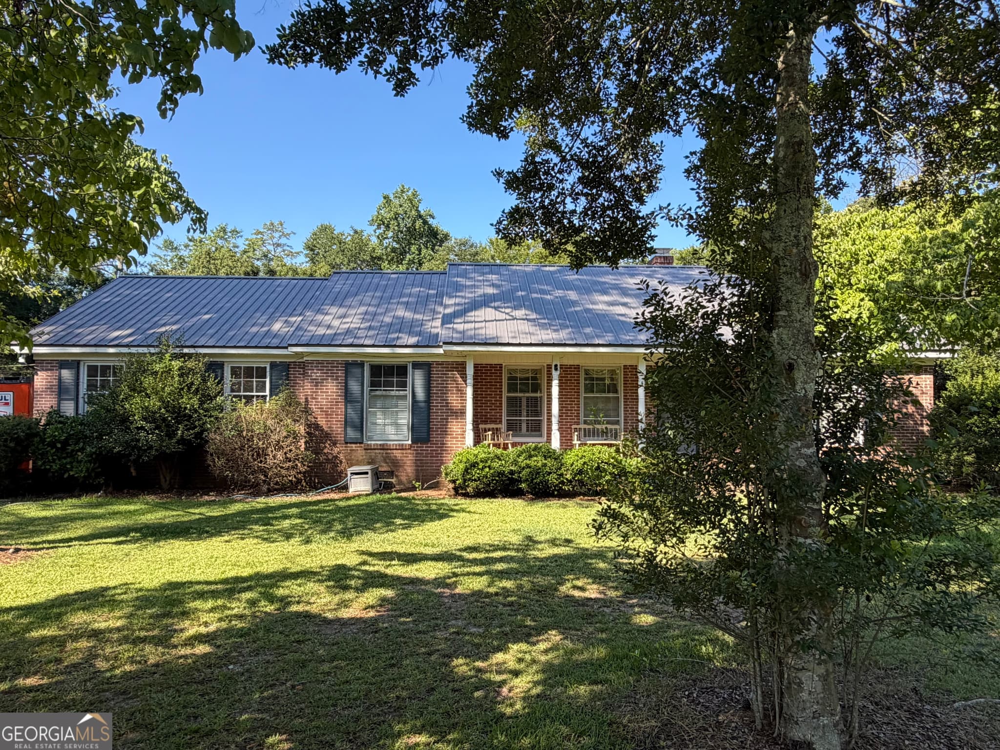 3 bedroom, 2 bathroom, 2,410 sq ft single family residence for sale at 290 Virginia Circle, Jeffersonville, GA 31044 — photo 2