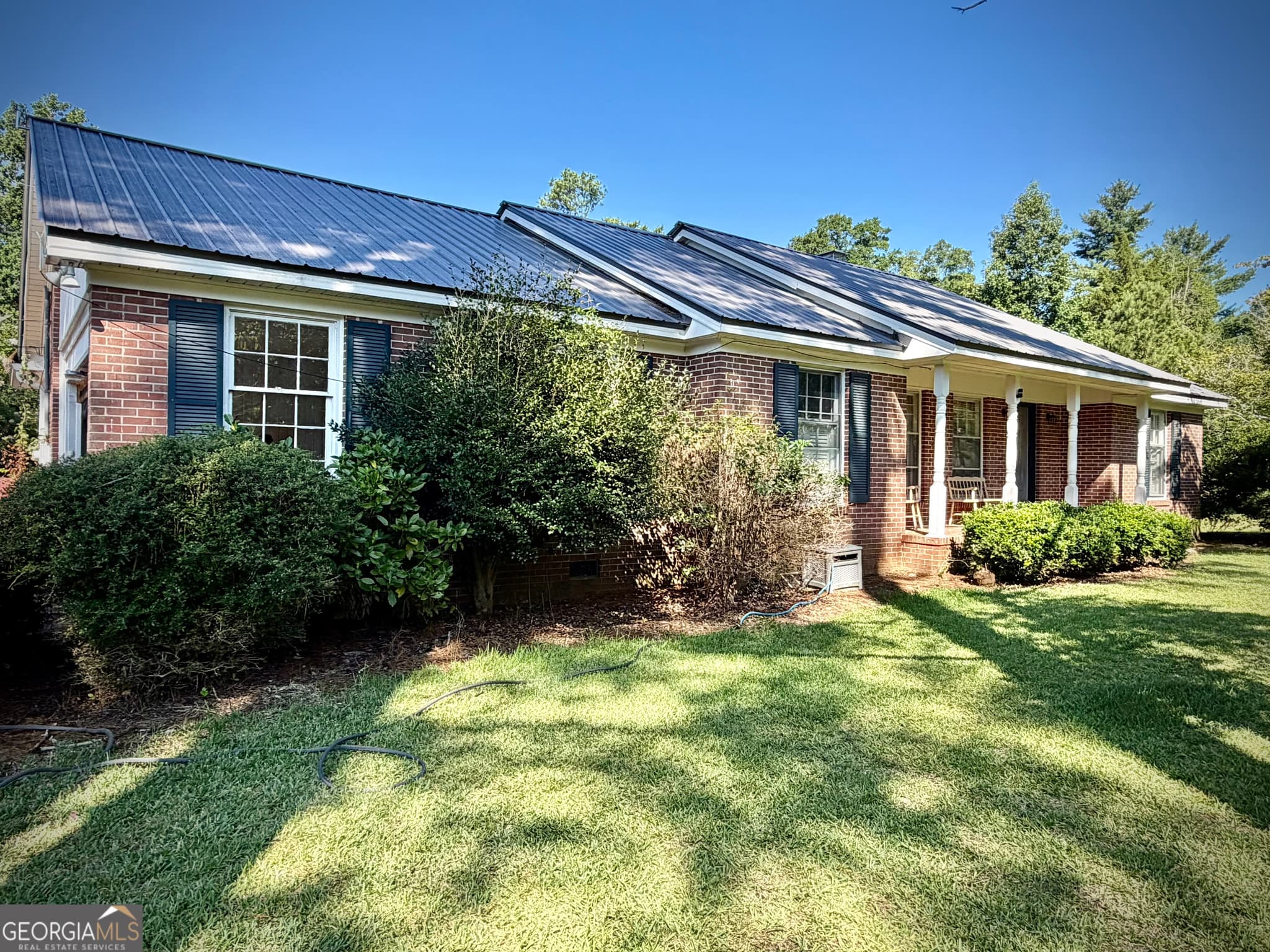 3 bedroom, 2 bathroom, 2,410 sq ft single family residence for sale at 290 Virginia Circle, Jeffersonville, GA 31044 — photo 3