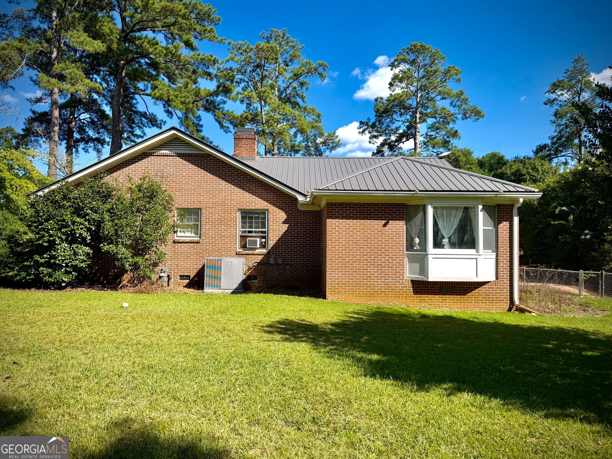 3 bedroom, 2 bathroom, 2,410 sq ft single family residence for sale at 290 Virginia Circle, Jeffersonville, GA 31044 — photo 4