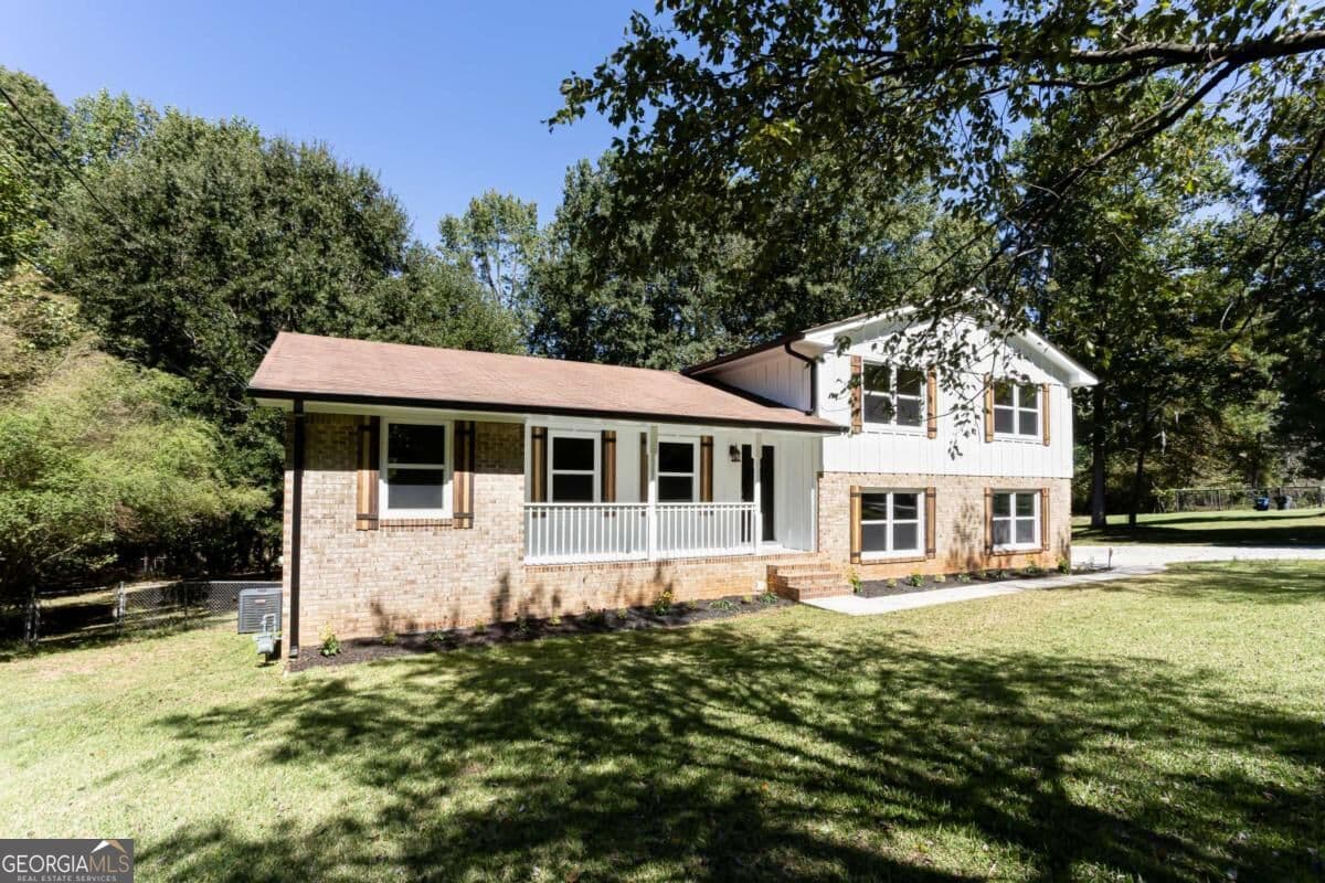 3 bedroom, 3 bathroom single family residence under contract at 2882 Creek Drive, Duluth, GA 30096 — photo 5