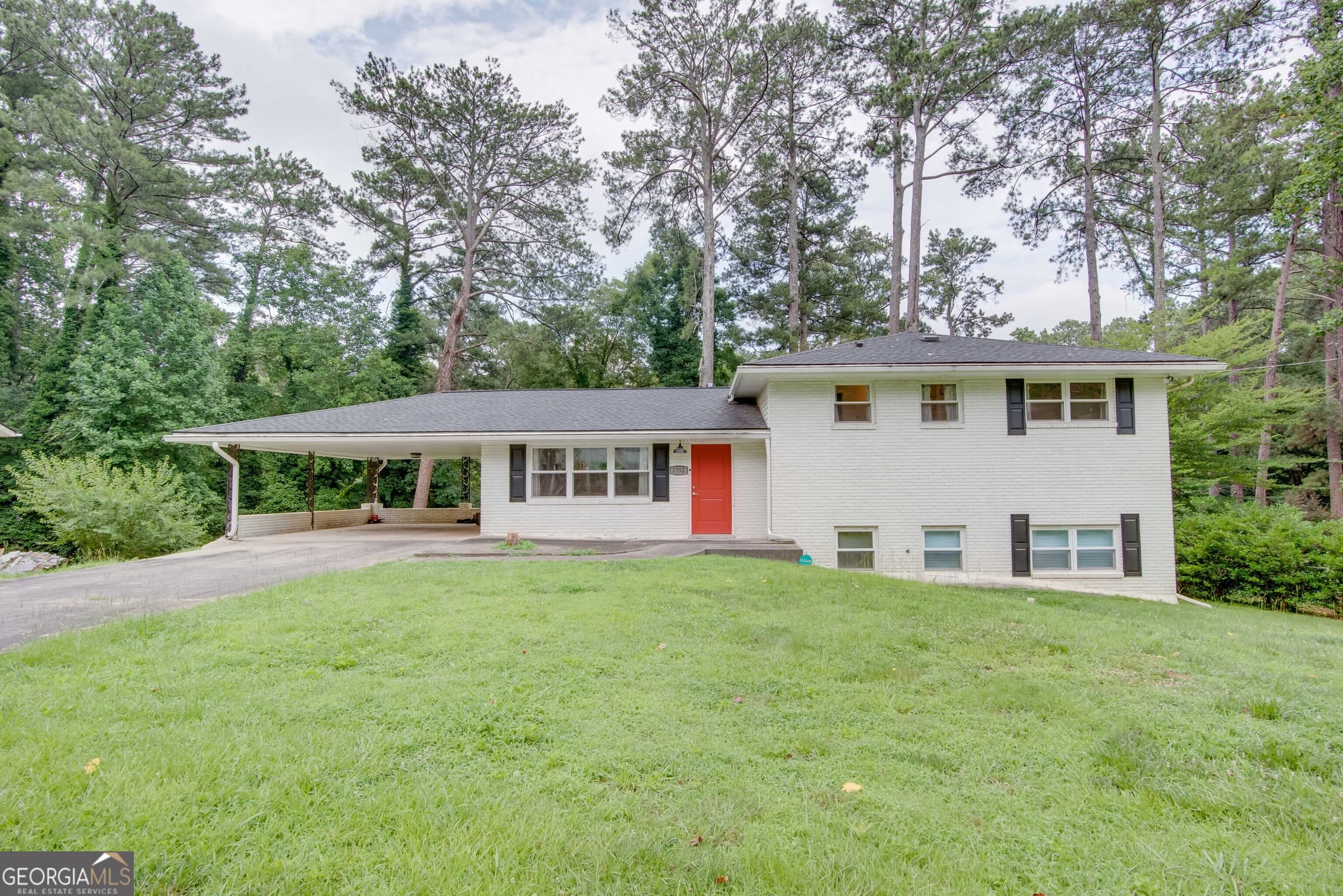 3 bedroom, 2 bathroom, 1,550 sq ft duplex for rent at 2752 Arrowood Drive UPSTAIRS, East Point, GA 30344 for $1,700 a month
