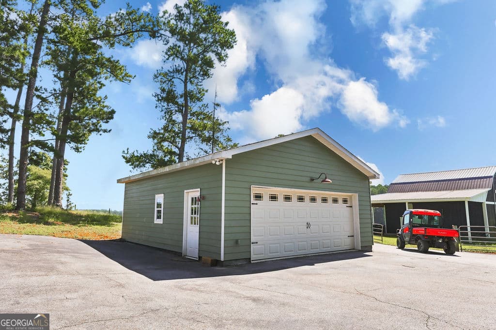 3 bedroom, 2 bathroom, 1,988 sq ft single family residence for sale at 1291 Gray Horse Road, Greensboro, GA 30642 — photo 3