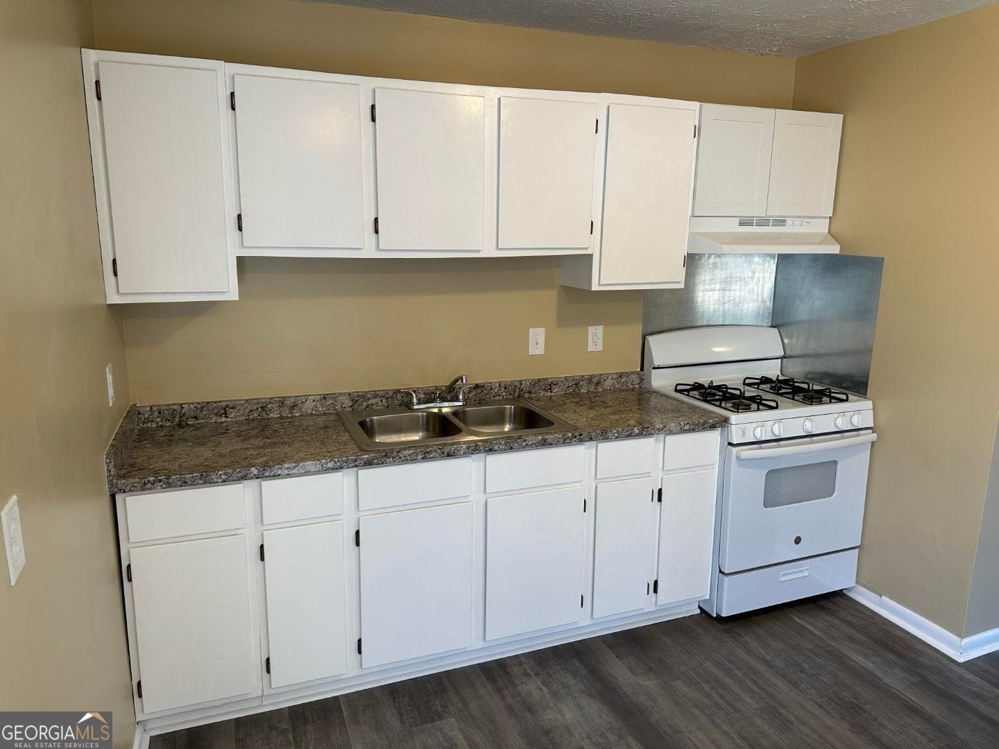 3 bedroom, 1.5 bathroom, 1,175 sq ft single family residence for rent at 109 Sunset Lane, Newnan, GA 30263 for $1,395 a month — photo 7