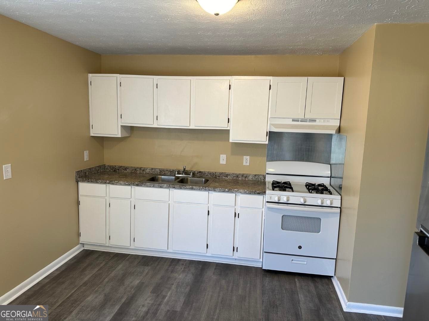 3 bedroom, 1.5 bathroom, 1,175 sq ft single family residence for rent at 109 Sunset Lane, Newnan, GA 30263 for $1,395 a month — photo 4