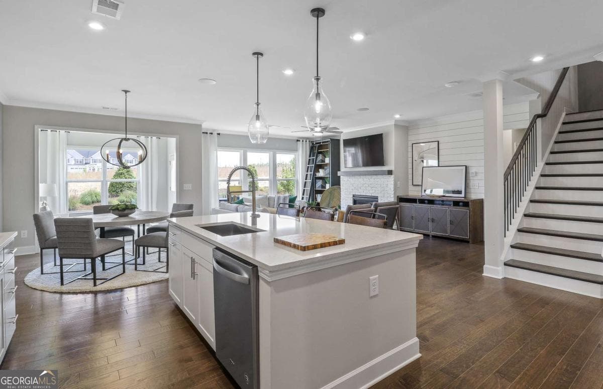 5 bedroom, 4 bathroom, 2,983 sq ft single family residence for sale at 146 Mountainview Lane, Jefferson, GA 30549 — photo 5