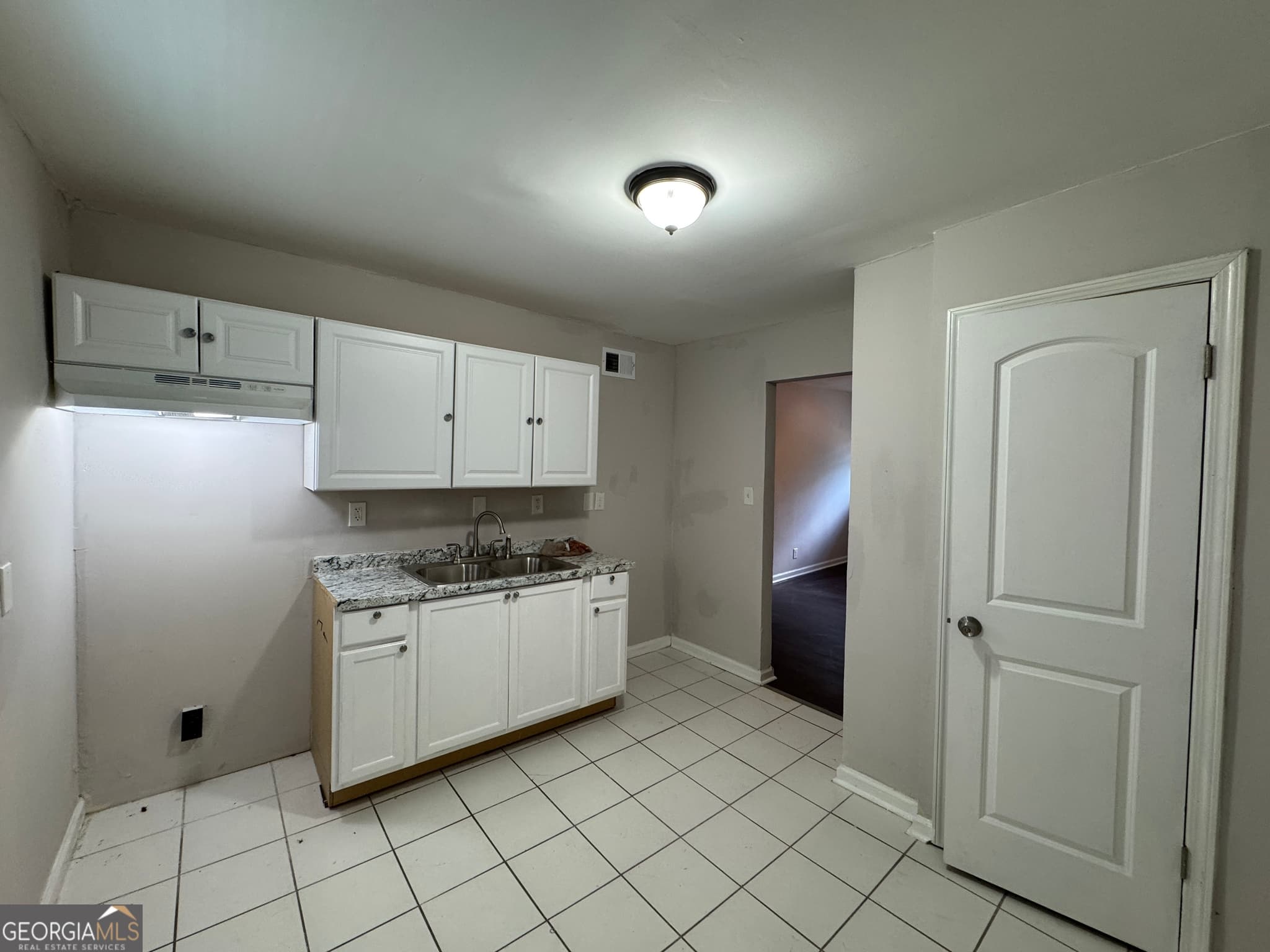 2 bedroom, 1 bathroom, 800 sq ft condominium for rent at 2430 Perry Boulevard, Atlanta, GA 30318 for $1,490 a month — photo 2