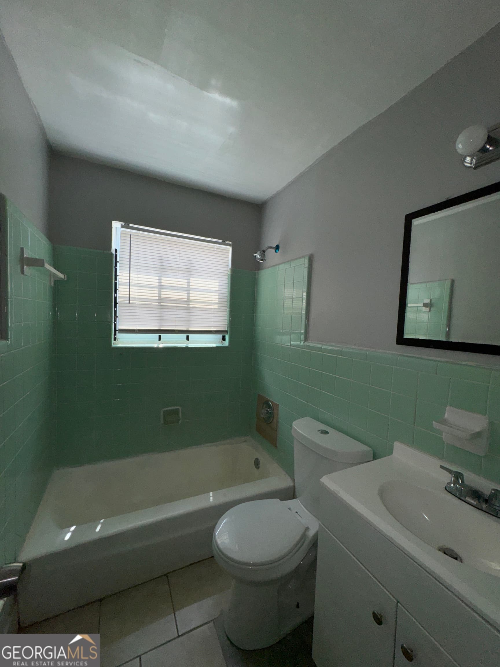 2 bedroom, 1 bathroom, 800 sq ft condominium for rent at 2430 Perry Boulevard, Atlanta, GA 30318 for $1,490 a month — photo 6