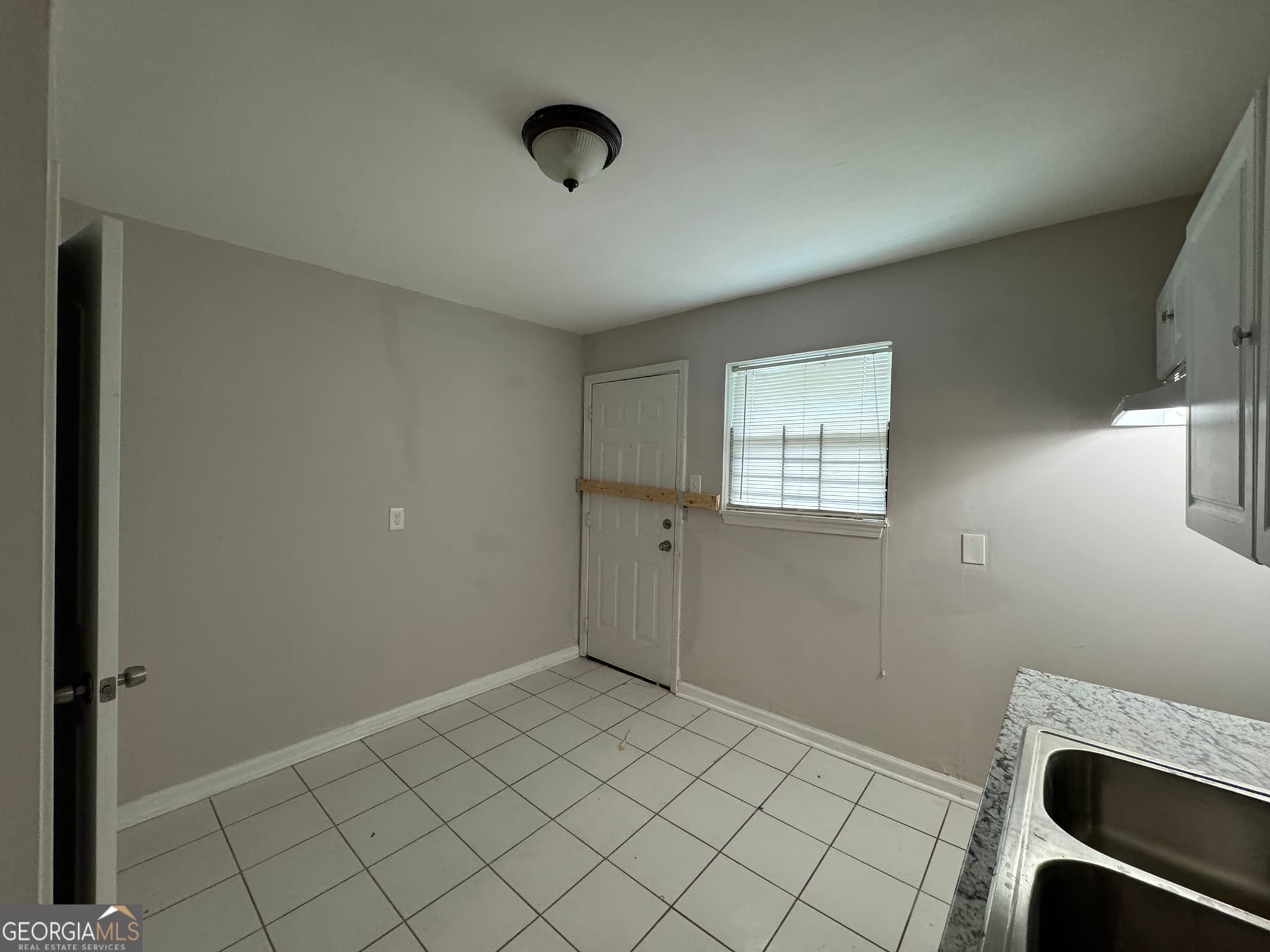 2 bedroom, 1 bathroom, 800 sq ft condominium for rent at 2430 Perry Boulevard, Atlanta, GA 30318 for $1,490 a month — photo 3