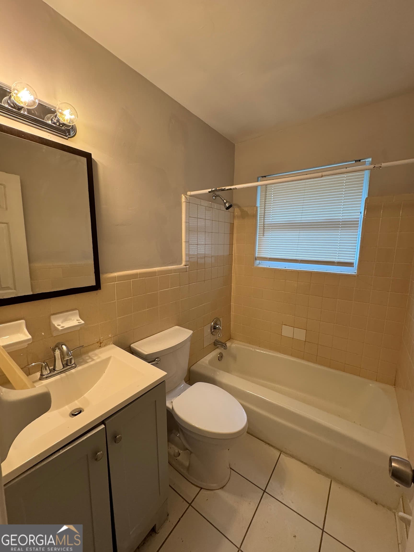 2 bedroom, 1 bathroom, 800 sq ft condominium for rent at 2430 Perry Boulevard, Atlanta, GA 30318 for $1,490 a month — photo 9