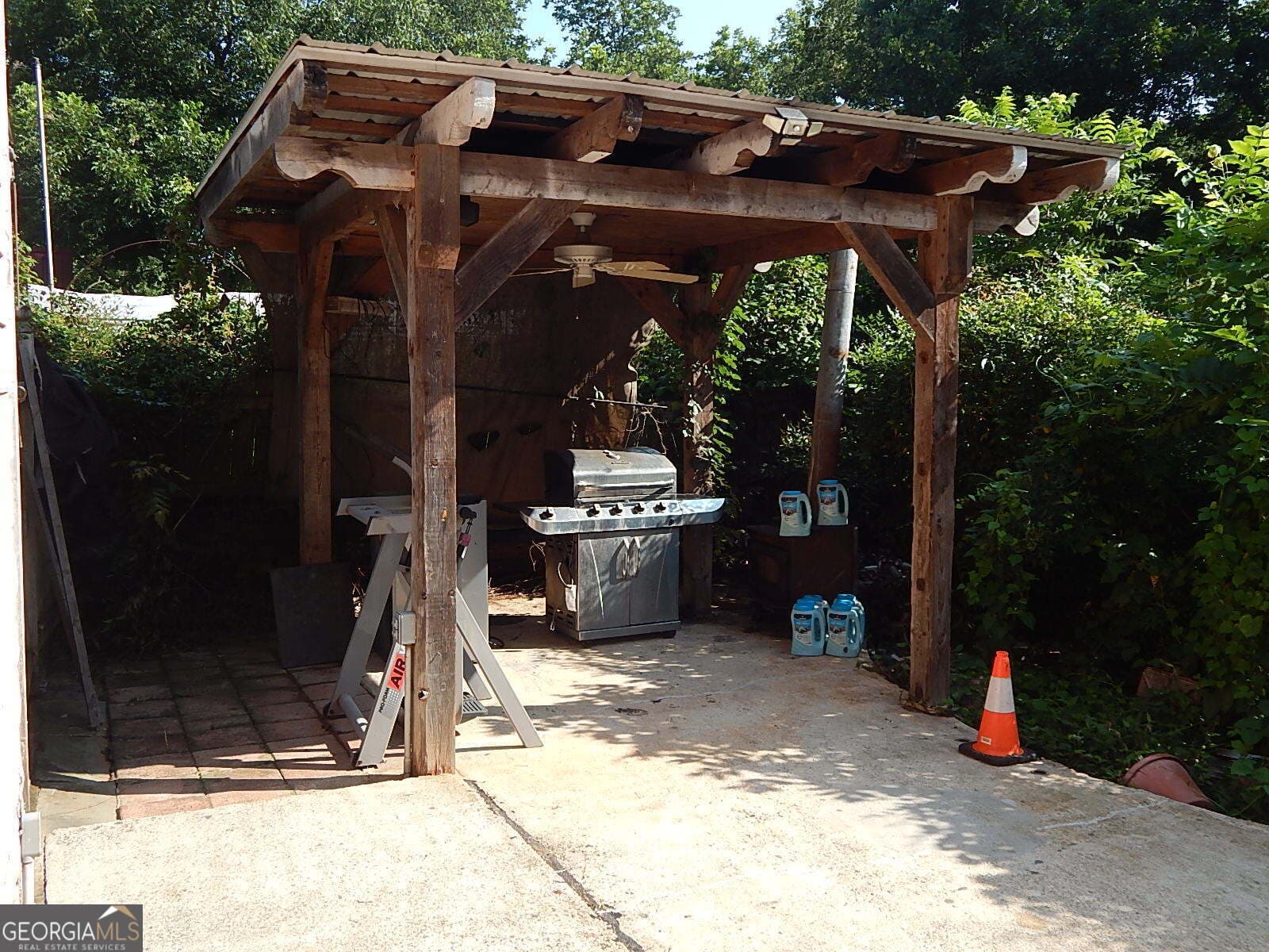 5 bedroom, 2 bathroom, 2,460 sq ft single family residence for sale at 6800 Old Macon Highway, Rex, GA 30273 — photo 4