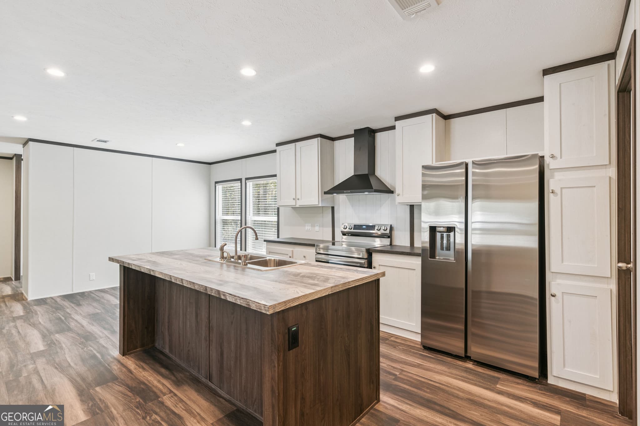 4 bedroom, 2 bathroom, 1,792 sq ft manufactured home,single family residence for sale at 1052 Austin Place, Darien, GA 31305 — photo 2