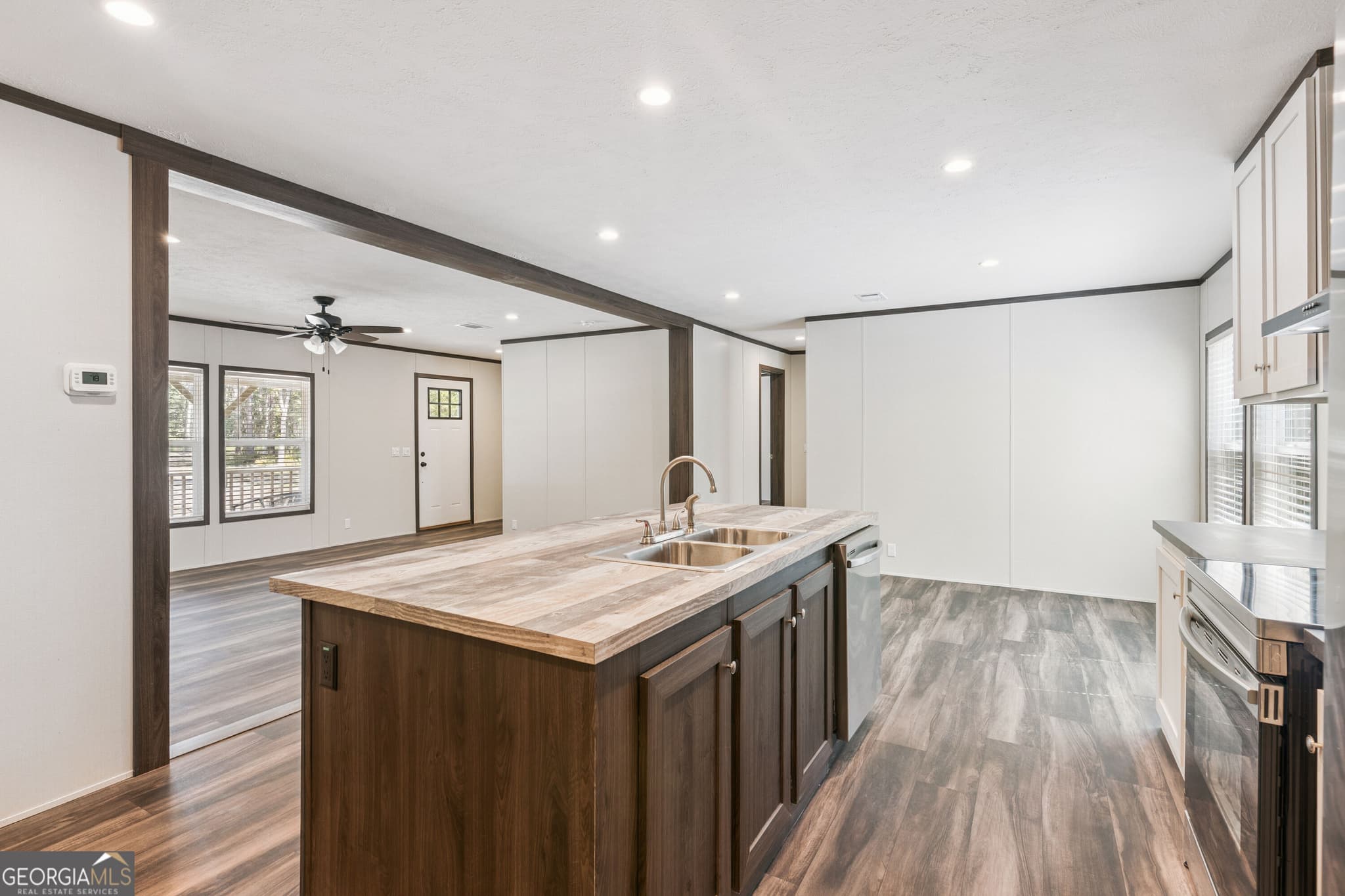 4 bedroom, 2 bathroom, 1,792 sq ft manufactured home,single family residence for sale at 1052 Austin Place, Darien, GA 31305 — photo 3