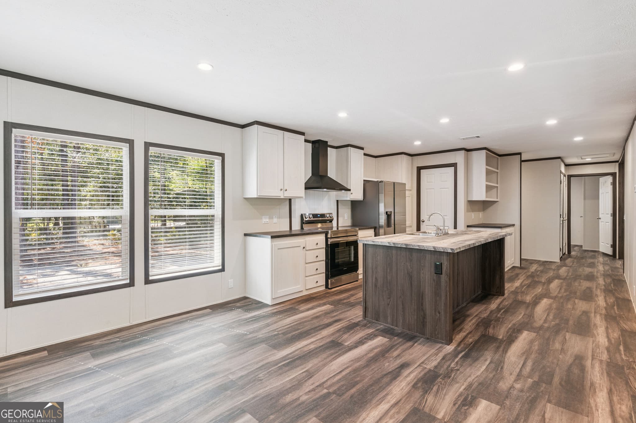 4 bedroom, 2 bathroom, 1,792 sq ft manufactured home,single family residence for sale at 1052 Austin Place, Darien, GA 31305 — photo 4