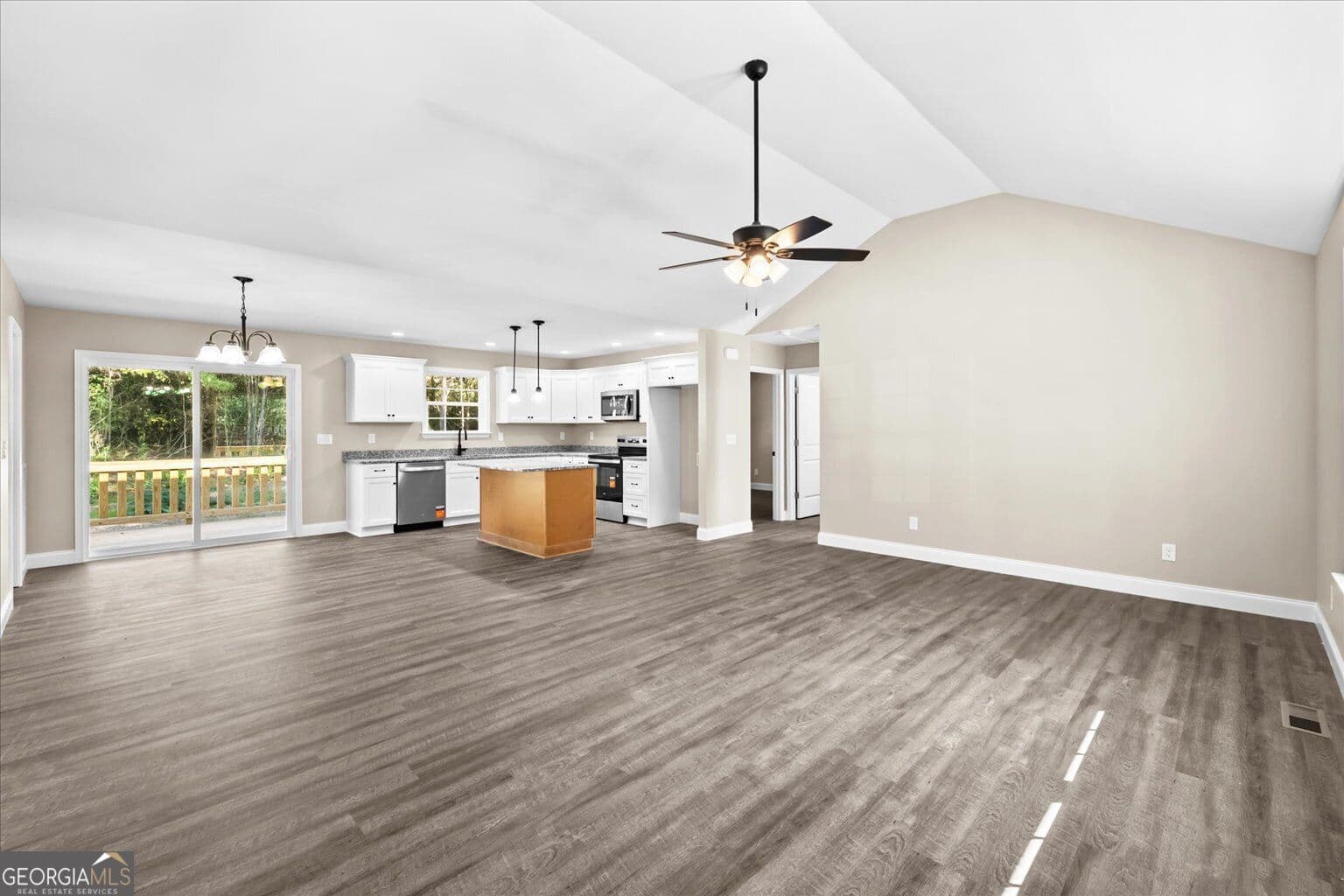 3 bedroom, 2 bathroom, 1,400 sq ft single family residence for sale at 116 School Street, Chatsworth, GA 30705 — photo 3