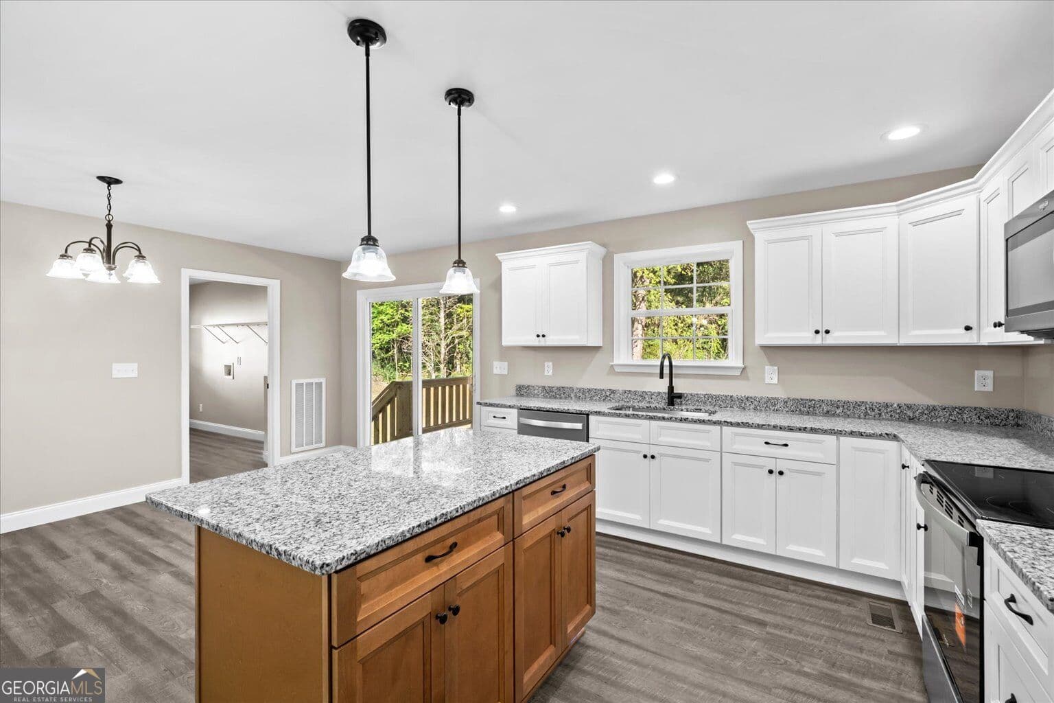 3 bedroom, 2 bathroom, 1,400 sq ft single family residence for sale at 116 School Street, Chatsworth, GA 30705 — photo 4