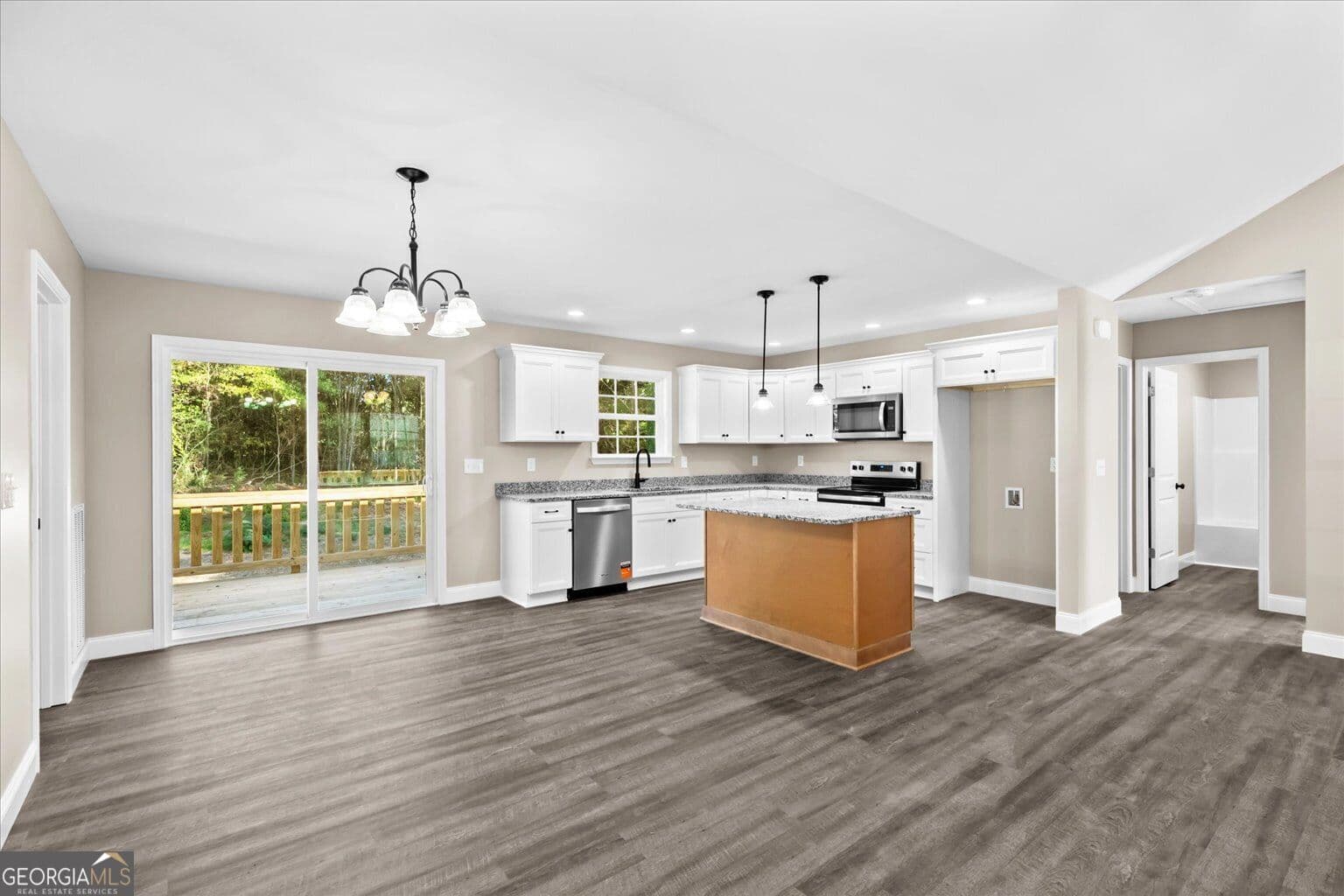 3 bedroom, 2 bathroom, 1,400 sq ft single family residence for sale at 116 School Street, Chatsworth, GA 30705 — photo 8