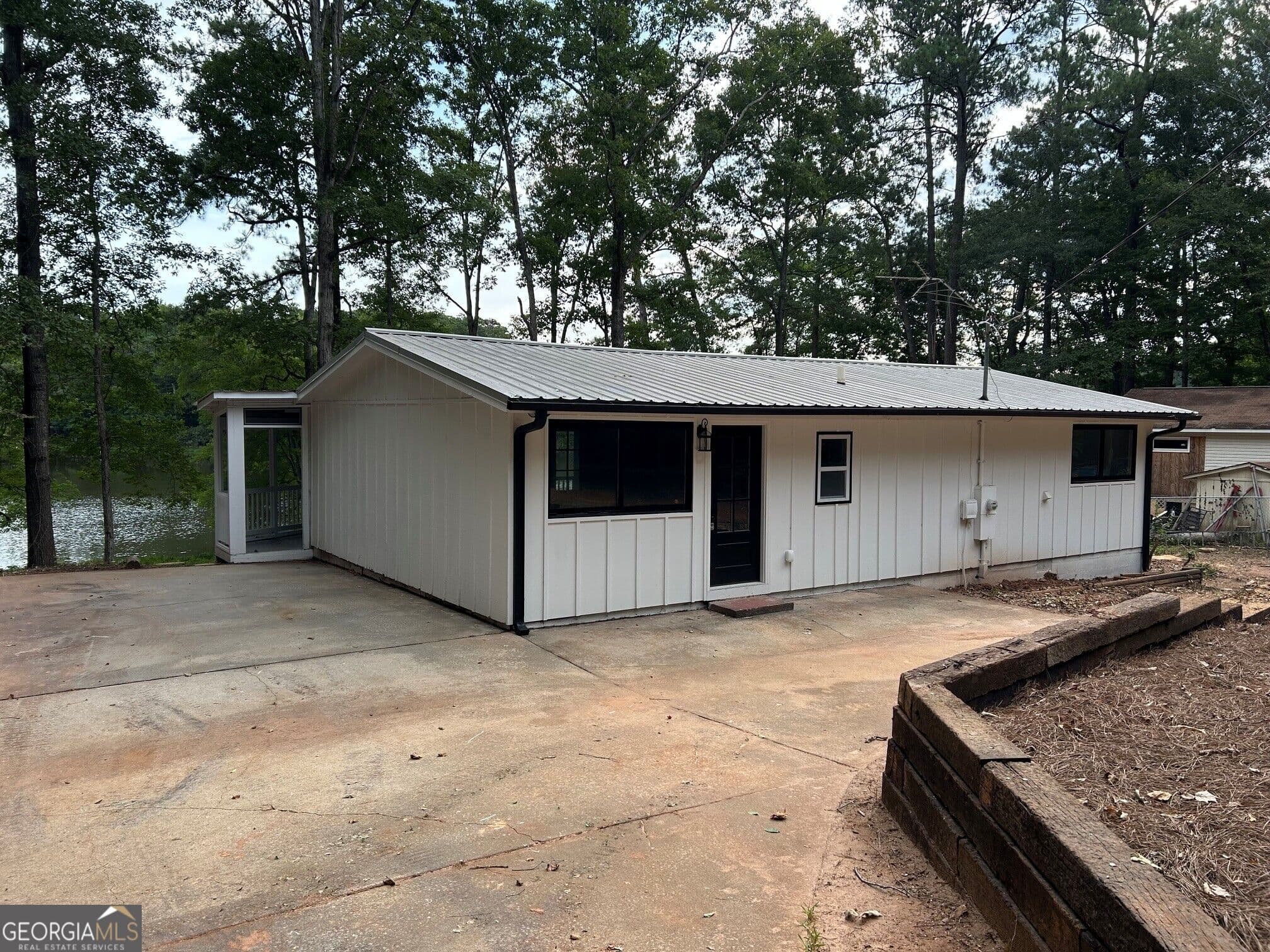 3 bedroom, 2 bathroom, 1,008 sq ft single family residence for rent at 111 Dogwood Circle, Jackson, GA 30233 for $1,950 a month — photo 1 of 1