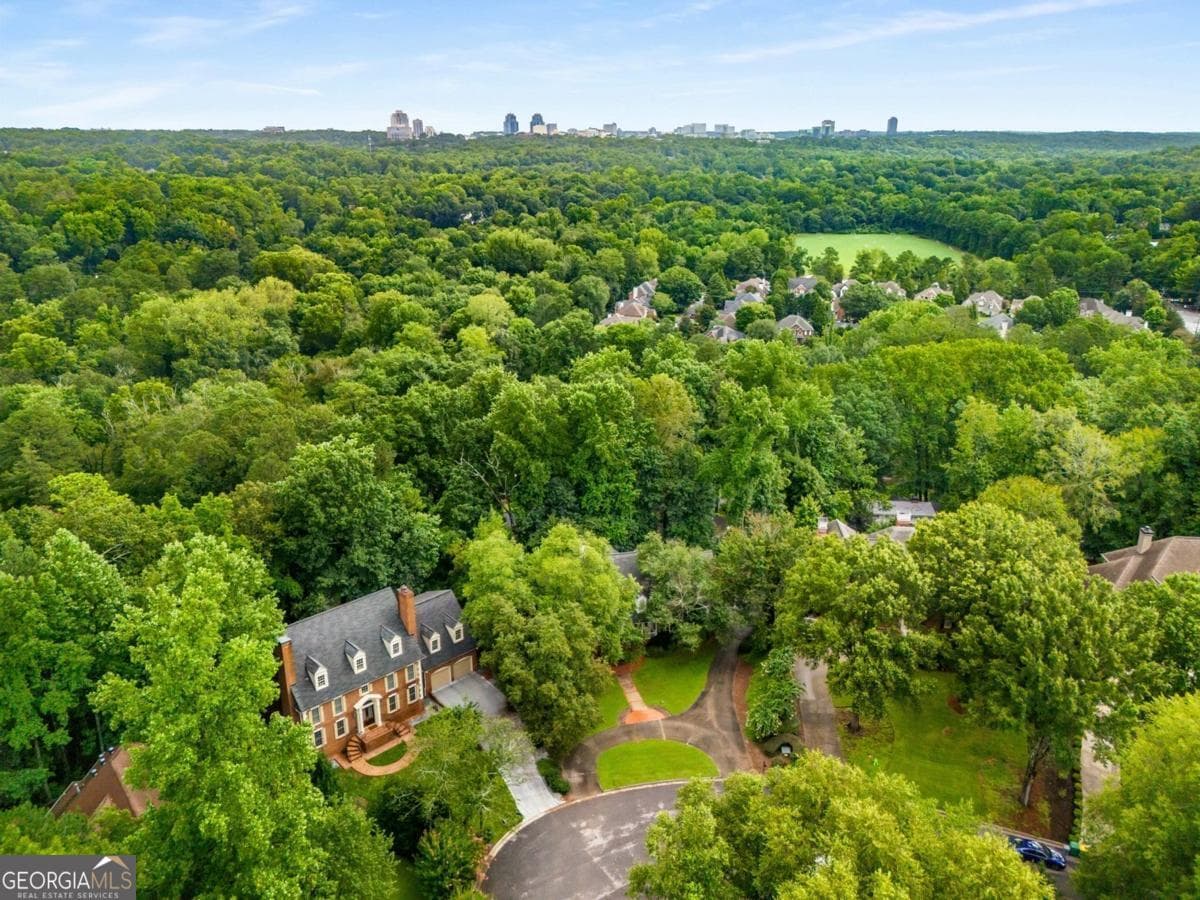 5 bedroom, 4.5 bathroom, 4,417 sq ft single family residence for sale at 345 W Berwicke Common, Sandy Springs, GA 30342 — photo 3