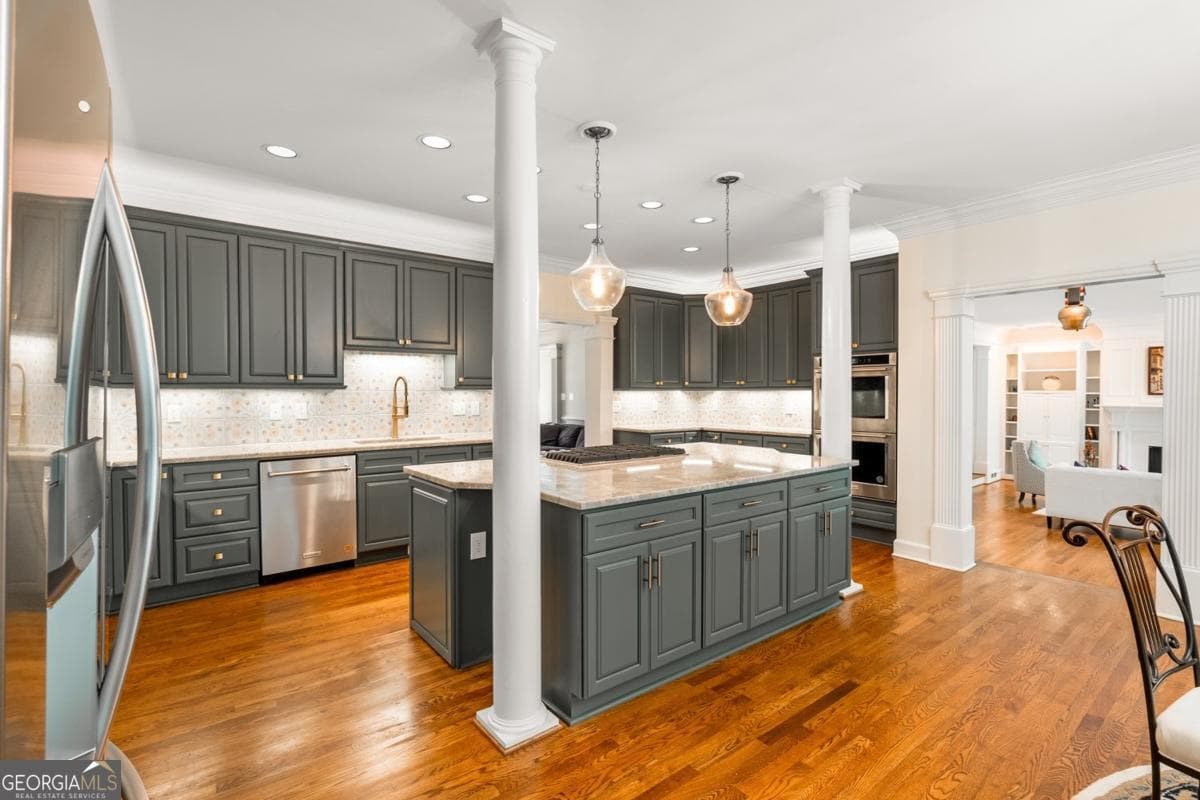 5 bedroom, 4.5 bathroom, 4,417 sq ft single family residence for sale at 345 W Berwicke Common, Sandy Springs, GA 30342 — photo 5