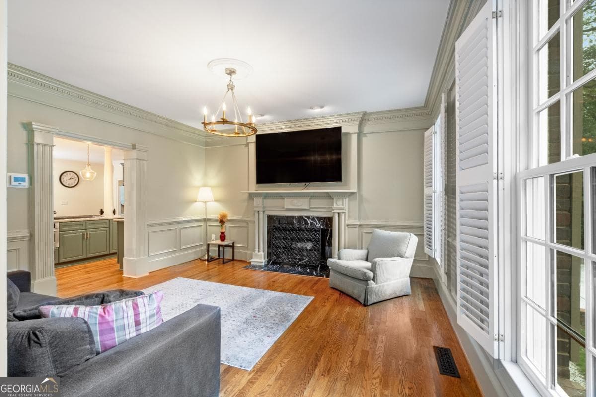 5 bedroom, 4.5 bathroom, 4,417 sq ft single family residence for sale at 345 W Berwicke Common, Sandy Springs, GA 30342 — photo 9