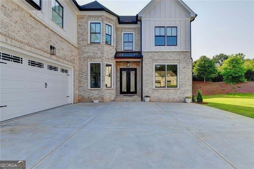 7 bedroom, 5.5 bathroom, 5,827 sq ft single family residence for sale at 4135 Wildberry Lane, Cumming, GA 30040 — photo 3