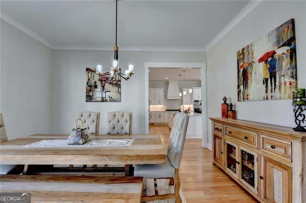 7 bedroom, 5.5 bathroom, 5,827 sq ft single family residence for sale at 4135 Wildberry Lane, Cumming, GA 30040 — photo 5