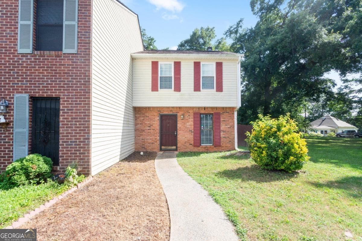 2 bedroom, 2.5 bathroom townhouse for rent at 1585 Springleaf Point, Smyrna, GA 30080 for $1,700 a month