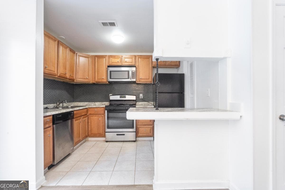 2 bedroom, 2.5 bathroom townhouse for rent at 1585 Springleaf Point, Smyrna, GA 30080 for $1,700 a month — photo 8