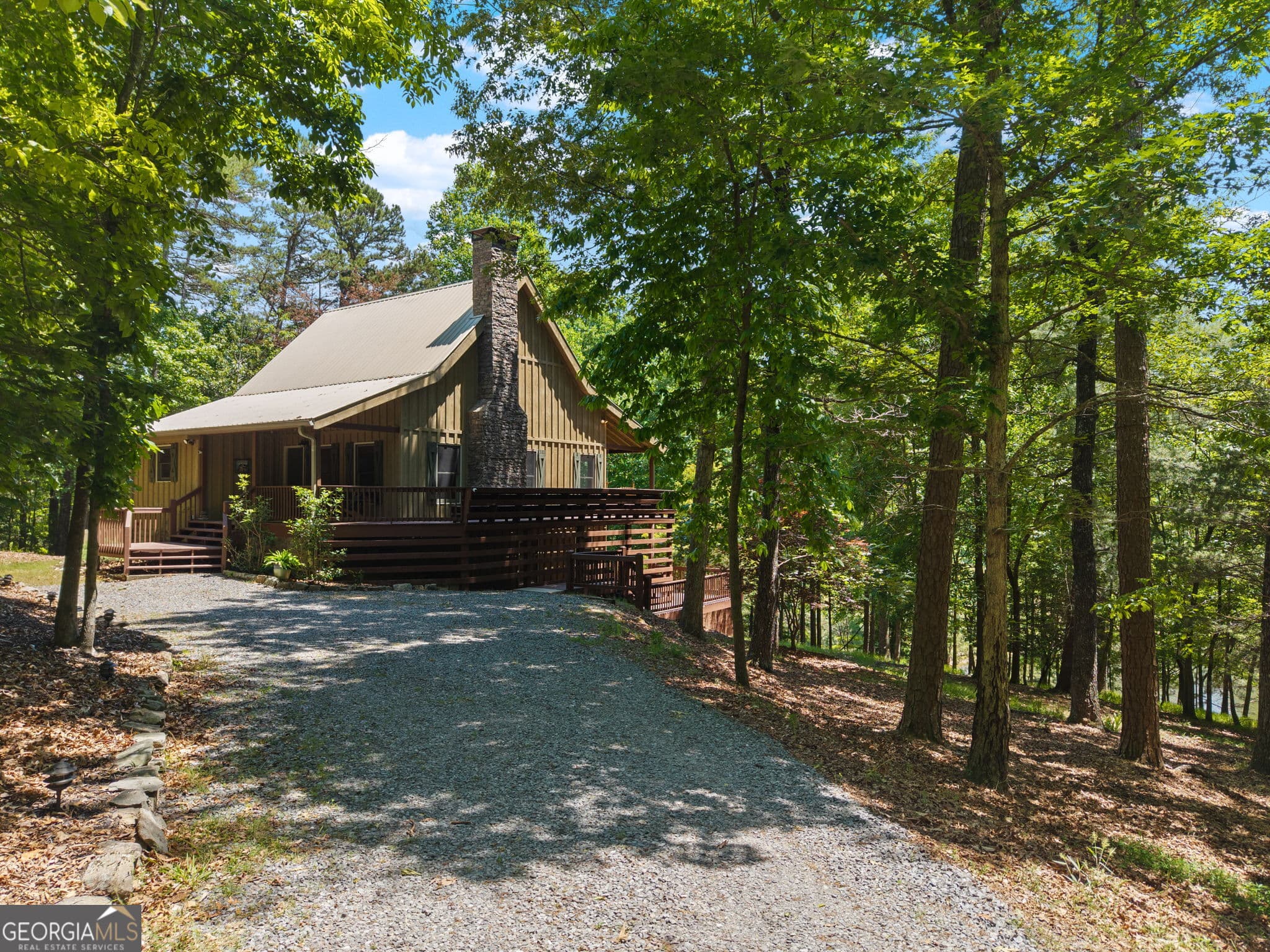 3 bedroom, 3 bathroom, 2,241 sq ft cabin,single family residence for sale at 85 Misty Hollow Ridge, Ellijay, GA 30536 — photo 4