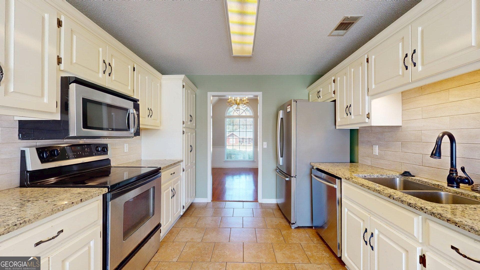 3 bedroom, 2 bathroom, 1,885 sq ft single family residence for sale at 1128 Bartlett Drive, Statesboro, GA 30461 — photo 6