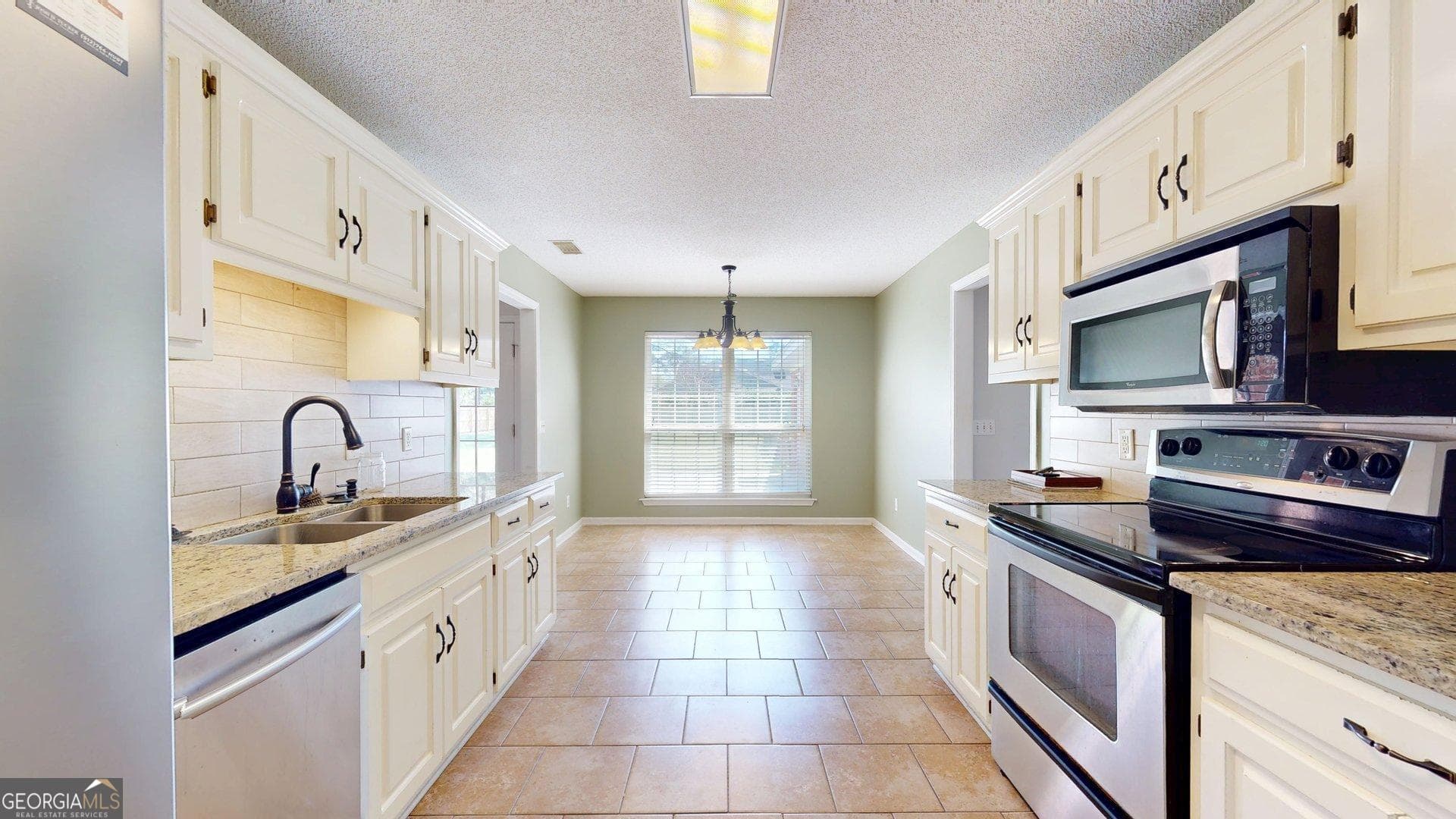 3 bedroom, 2 bathroom, 1,885 sq ft single family residence for sale at 1128 Bartlett Drive, Statesboro, GA 30461 — photo 5