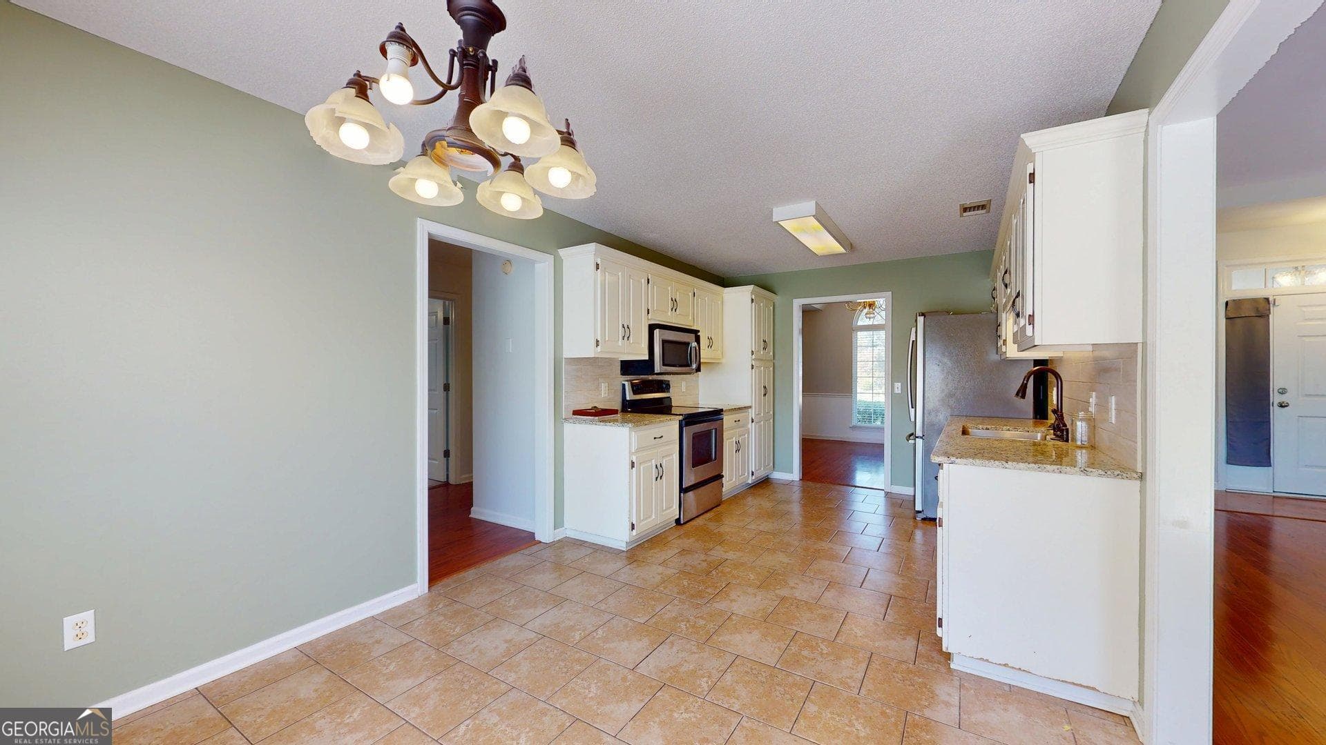 3 bedroom, 2 bathroom, 1,885 sq ft single family residence for sale at 1128 Bartlett Drive, Statesboro, GA 30461 — photo 9
