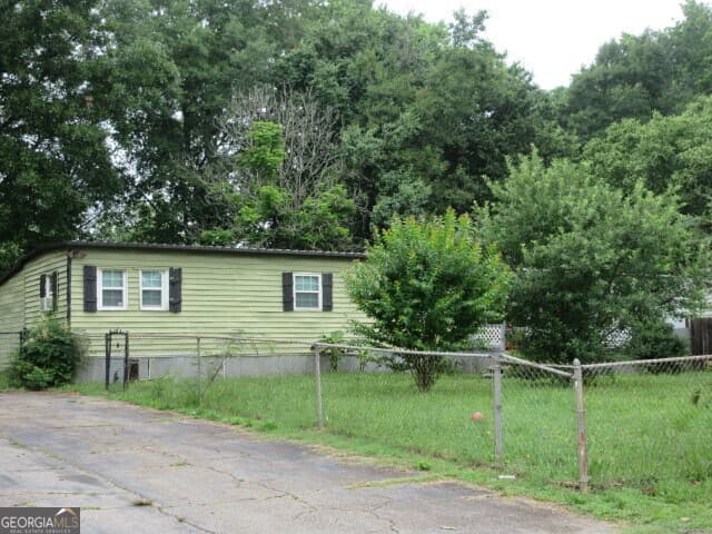 2 bedroom, 1 bathroom, 672 sq ft manufactured home,mobile home for sale at 4 Skyland Drive, Locust Grove, GA 30248 — photo 2