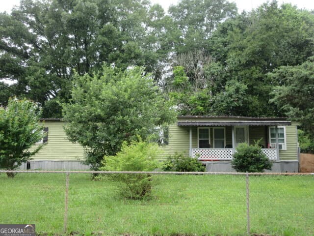 2 bedroom, 1 bathroom, 672 sq ft manufactured home,mobile home for sale at 4 Skyland Drive, Locust Grove, GA 30248