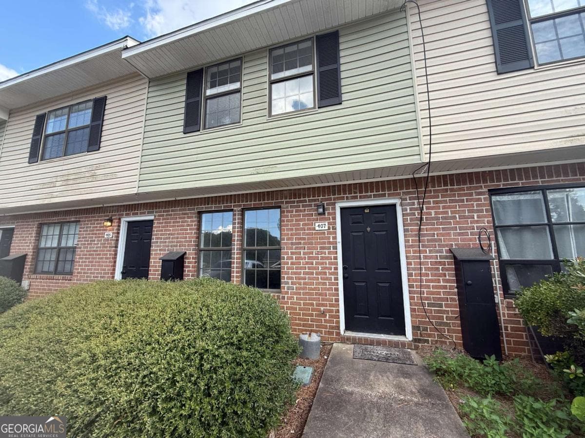 2 bedroom, 1.5 bathroom, 1,056 sq ft apartment for rent at 291 W Johnson Street 409, Hartwell, GA 30643 for $1,200 a month — photo 1 of 1
